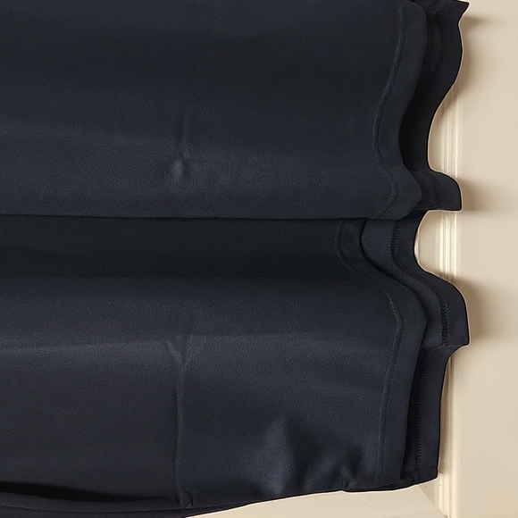 Adidas dark navy color shorts sleeves size large - Picture 4 of 6